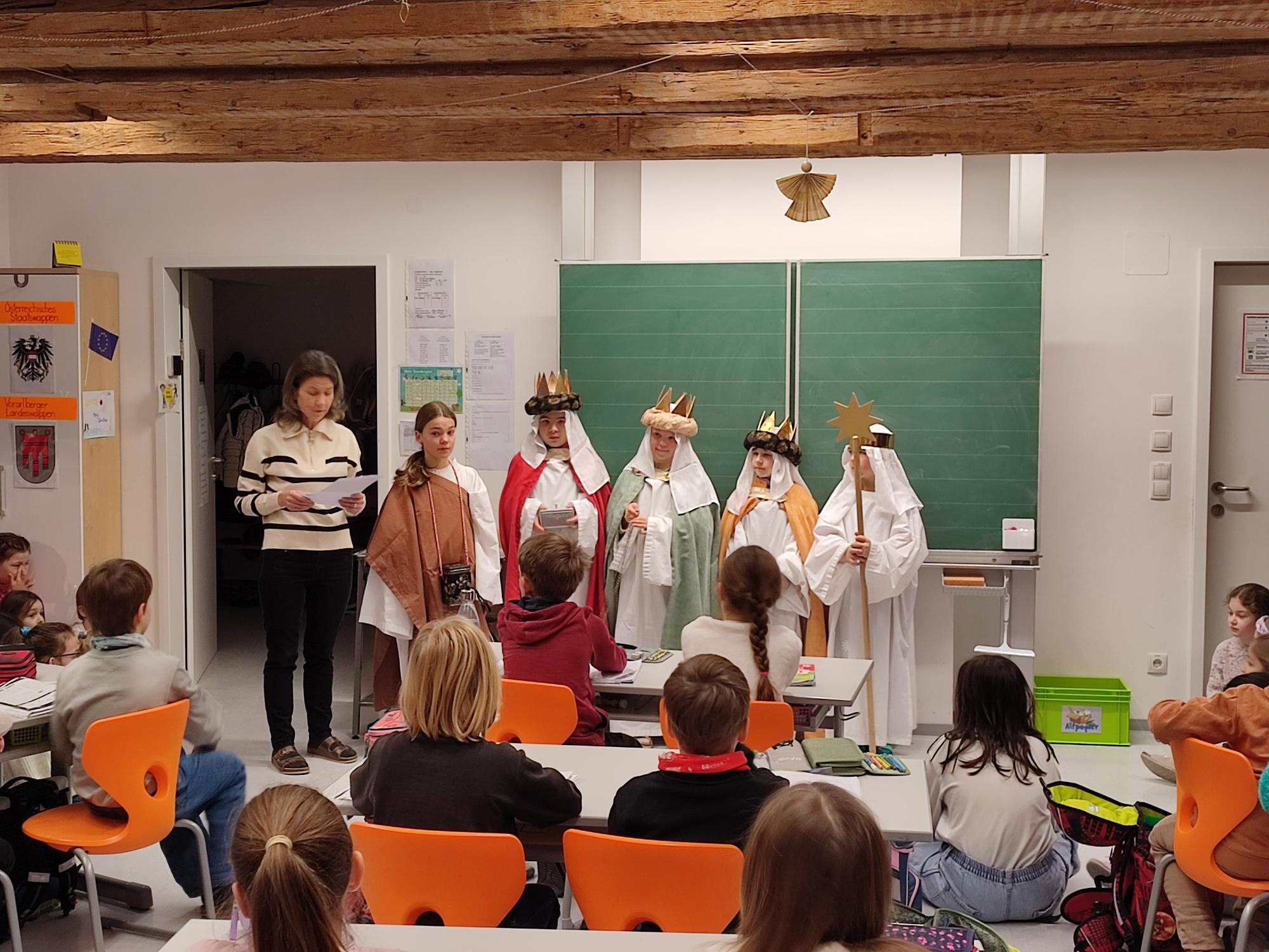 Sternsinger zu Besuch in der Volksschule Riedenburg